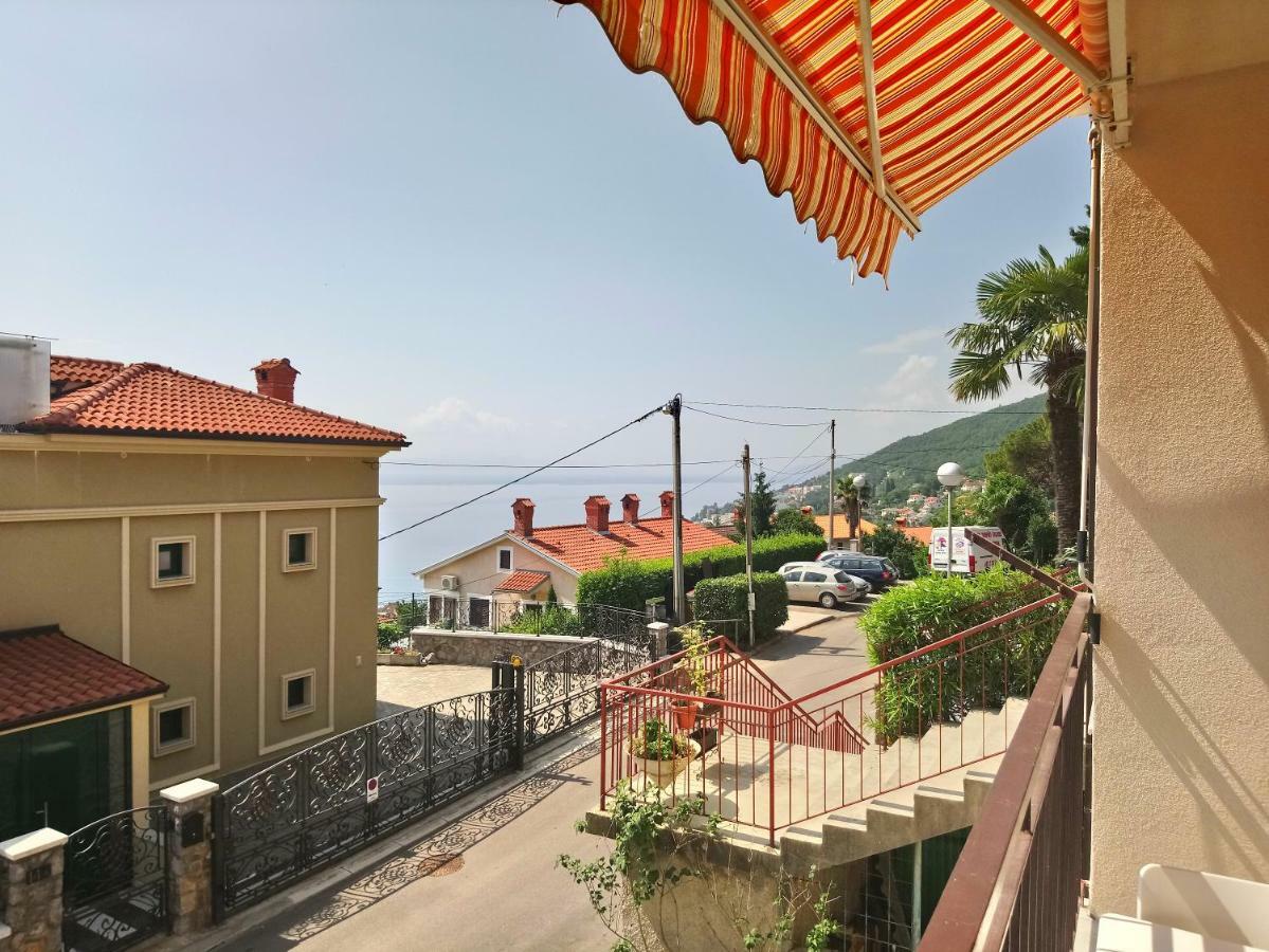 Charming Hill Apartment Опатия Экстерьер фото